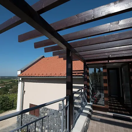 5 Haz Borbirtok Apartmanhotel