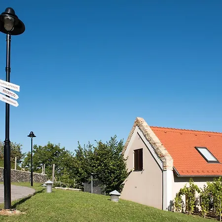 5 Haz Borbirtok Apartmanhotel